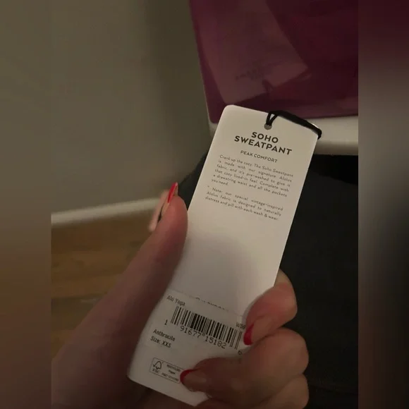 ❌SOLD❌NWT Alo Yoga Soho Sweatpant in Anthracite Gray Size XXS - Picture 6 of 6